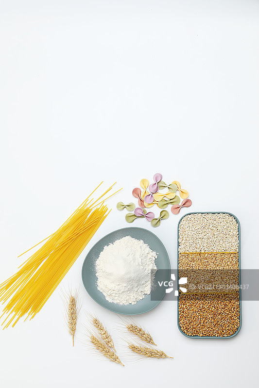 意大利面与麦粒燕麦仁组合图片素材