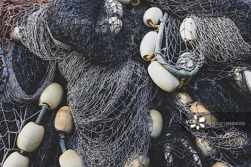 华盛顿州西雅图渔民码头，堆放商业渔网和刺网图片素材