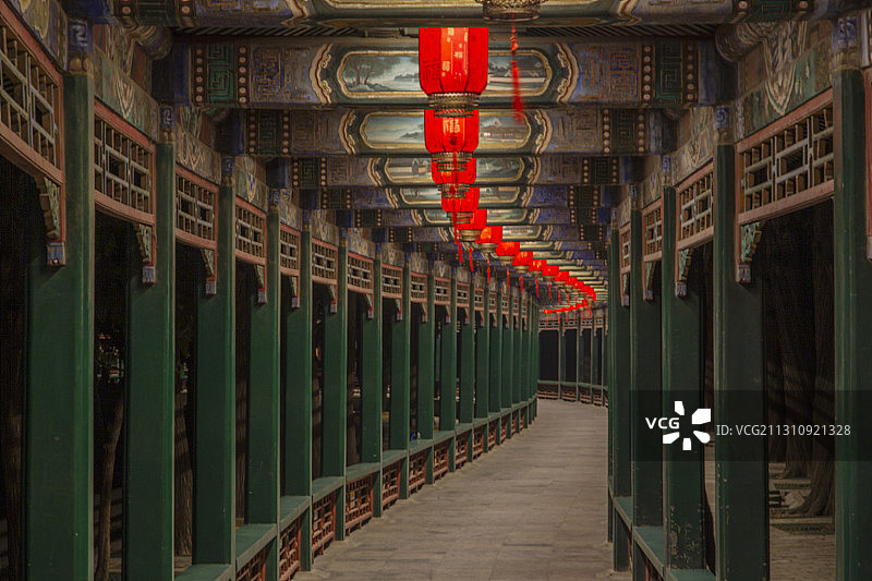北京颐和园夜景长廊福字红灯笼图片素材