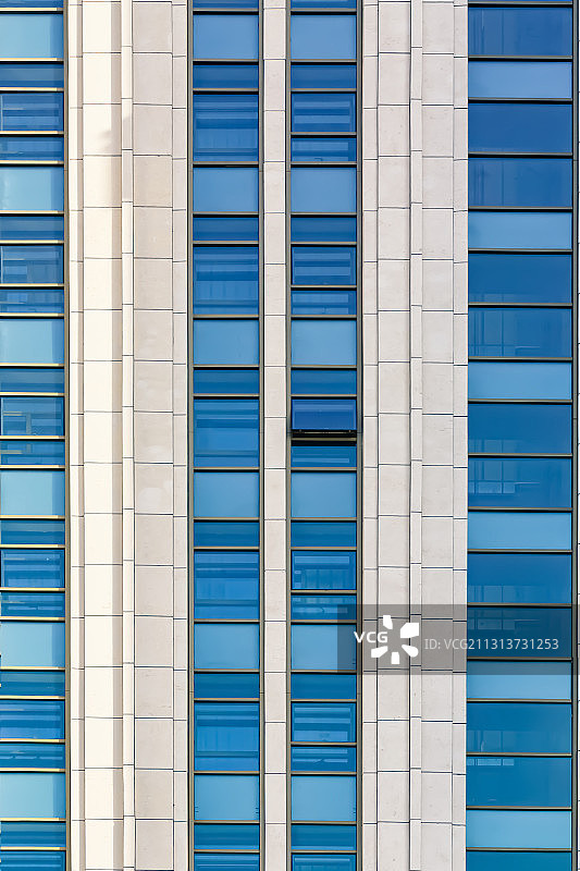 阳光下的建筑外立面+南京图片素材
