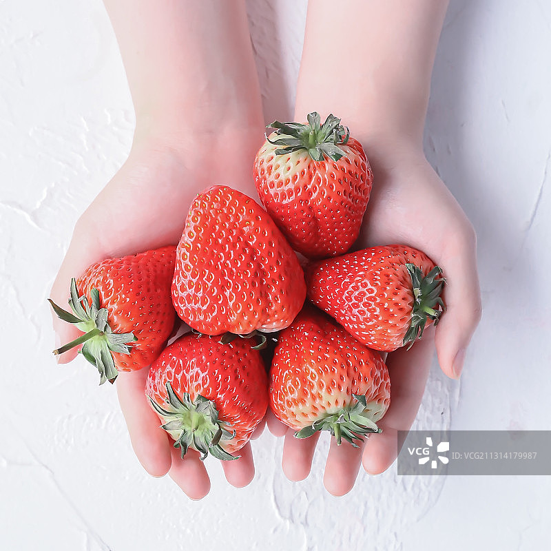 甜蜜草莓图片素材