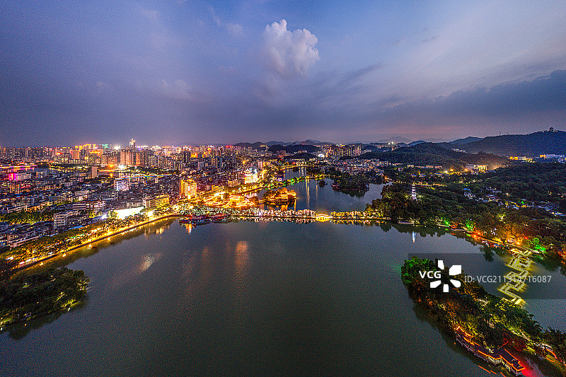 广东惠州西湖夜景与城市天际线全景航拍图片素材