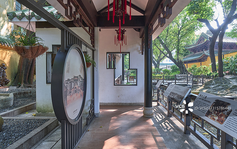 中国广州五仙观传统中式建筑连廊图片素材