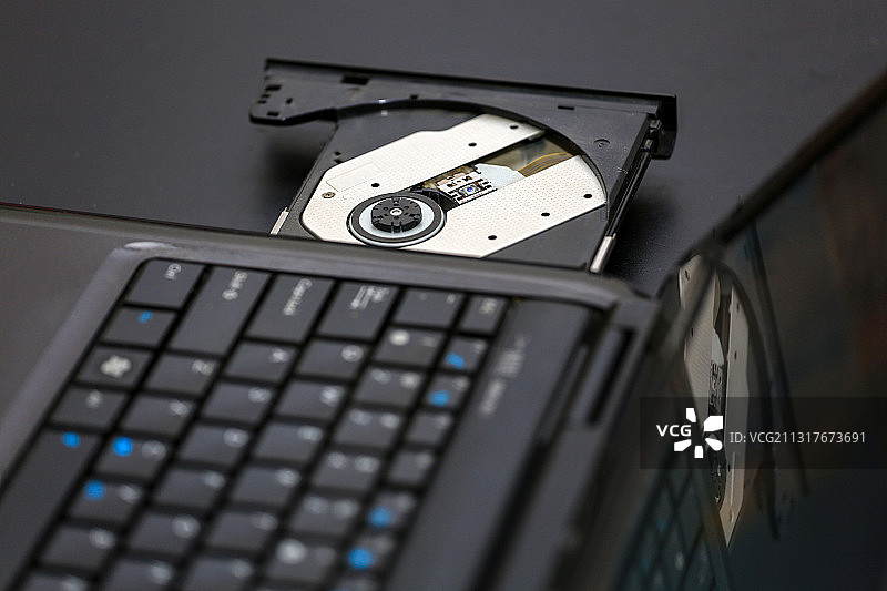 笔记本电脑计算机硬件配置光驱DVD刻录机播放器图片素材