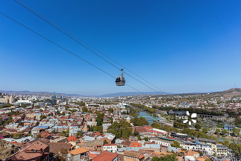 格鲁吉亚首都第比利斯：穿越市区的缆车图片素材
