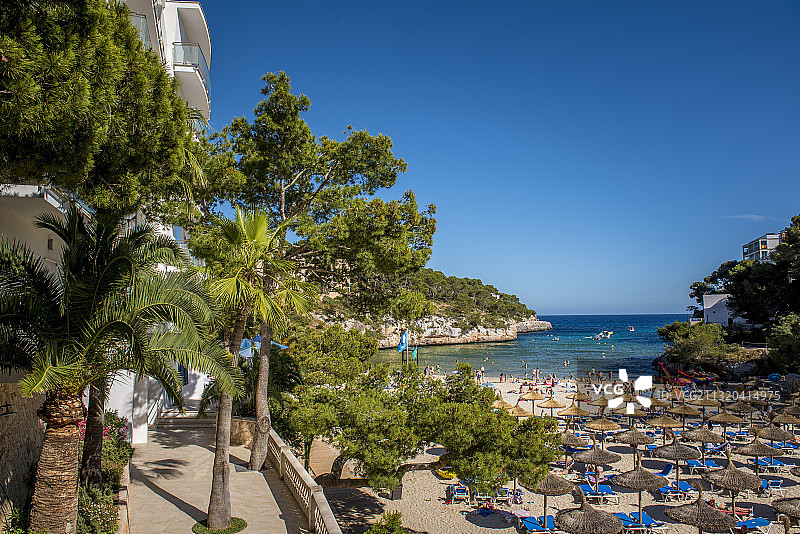 海滩酒店和浴场，卡拉桑塔尼，马略卡岛，西班牙图片素材