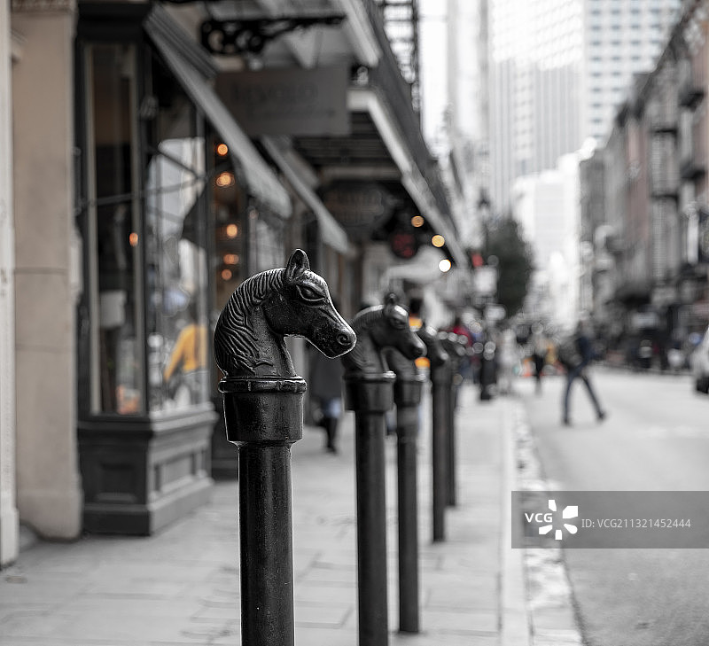 美国城市街道上的柱子的特写图片素材
