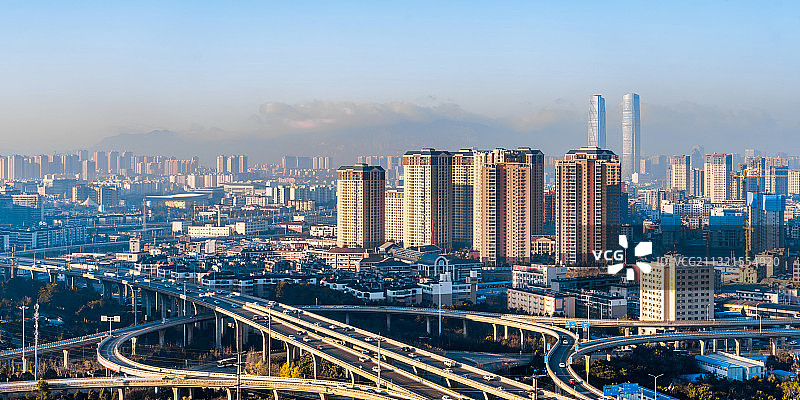 中国云南昆明菊华立交桥和双子塔远景风光图片素材