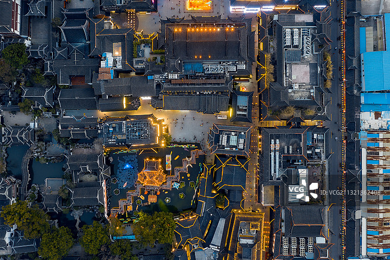 航拍上海城隍庙夜景图片素材
