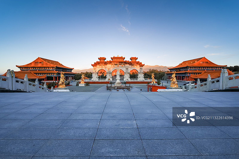 新疆乌鲁木齐市红光山景区大佛寺建筑佛像图片素材