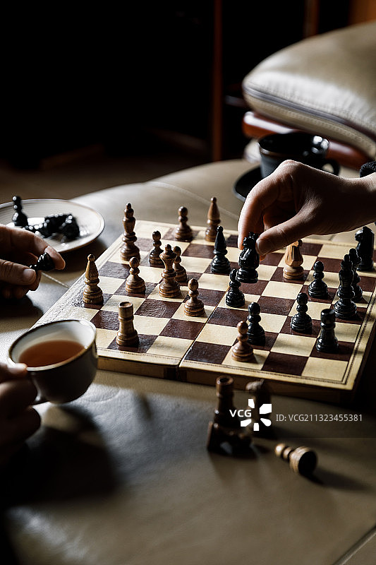 两人对弈国际象棋图片素材