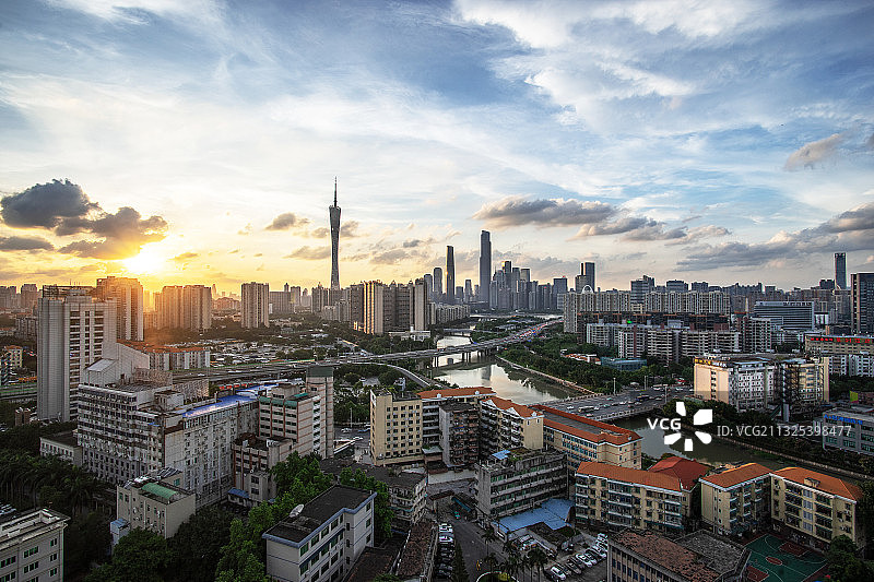 广州塔和珠江新城CBD城市天际线日落黄昏图片素材