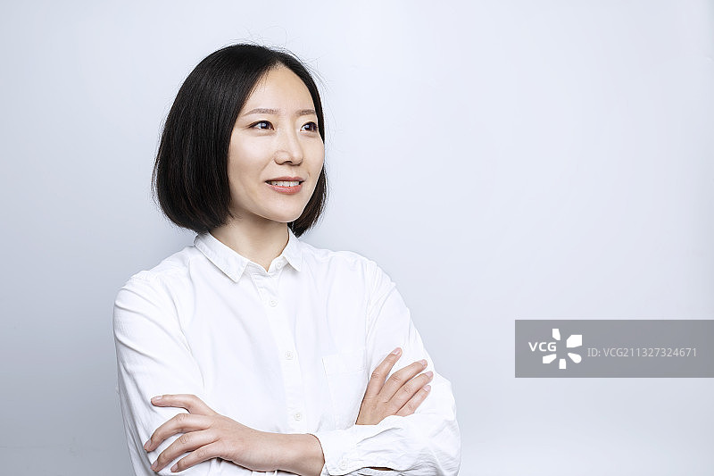 一个穿白衬衣的亚洲商务女性图片素材