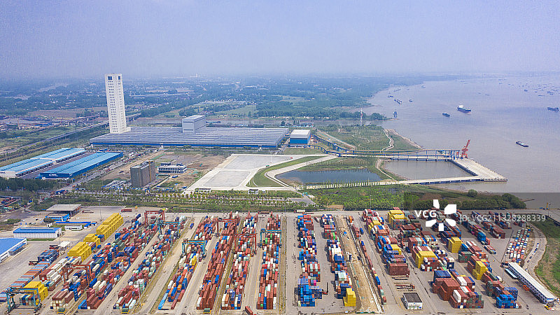 航拍扬州港图片素材
