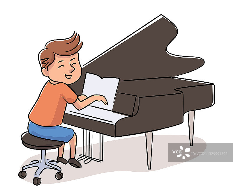 微笑可爱的男孩独自在白色钢琴上弹奏图片素材