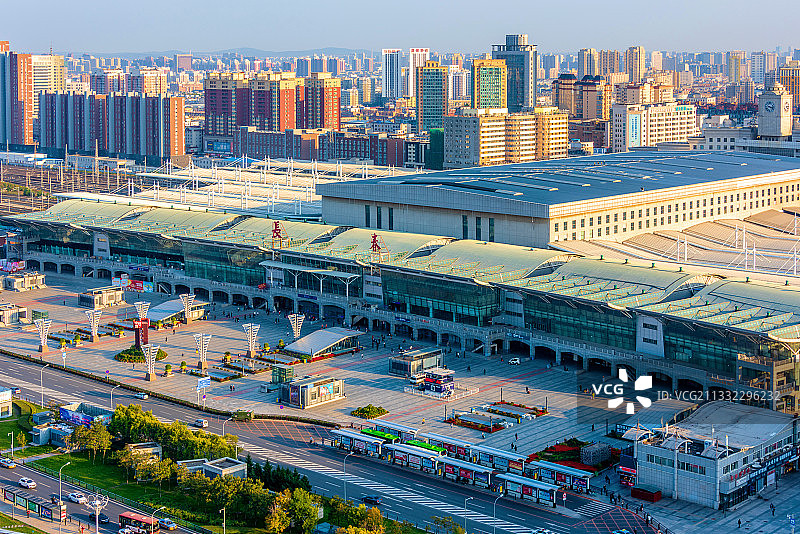 中国吉林长春火车站站前广场航拍视角图片素材