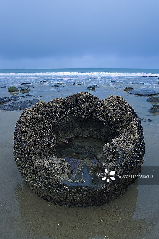 莫尔基巨石，六千万年前在新西兰南岛奥塔哥的海洋中形成的石灰石图片素材