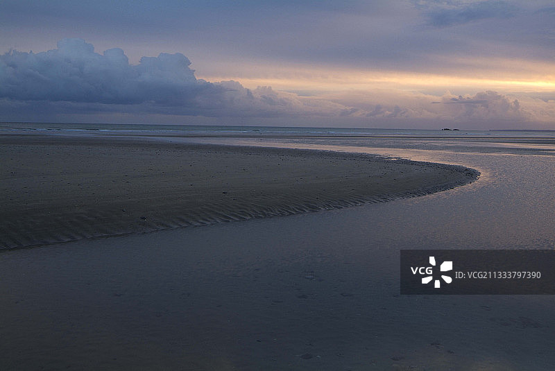 日出时珍珠海岸退潮时的海滩图片素材