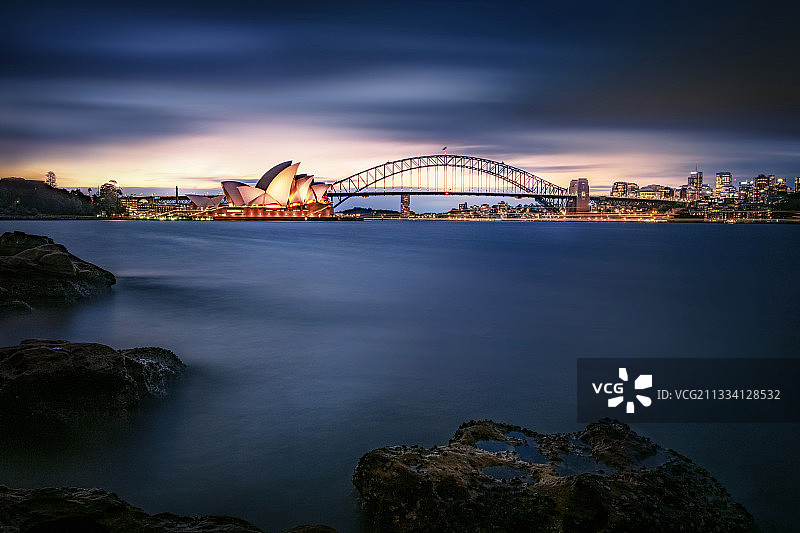 澳大利亚悉尼歌剧院跨海大桥海边夜景图片素材