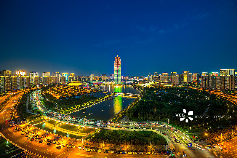 河南郑州郑东新区CBD千玺广场大玉米灯光秀户外风光夜景高视角图片素材