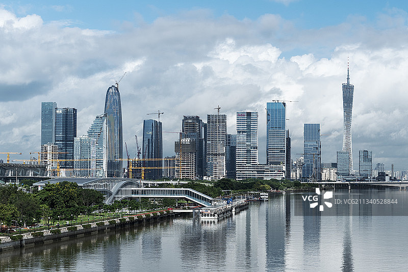 广州海珠区琶洲大桥视角CBD图片素材