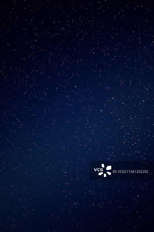 印度夜晚星空的低角度视角图片素材