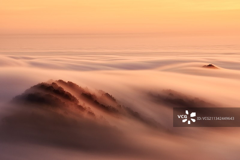 克罗地亚，卡尔尼克，日落时的云景图片素材