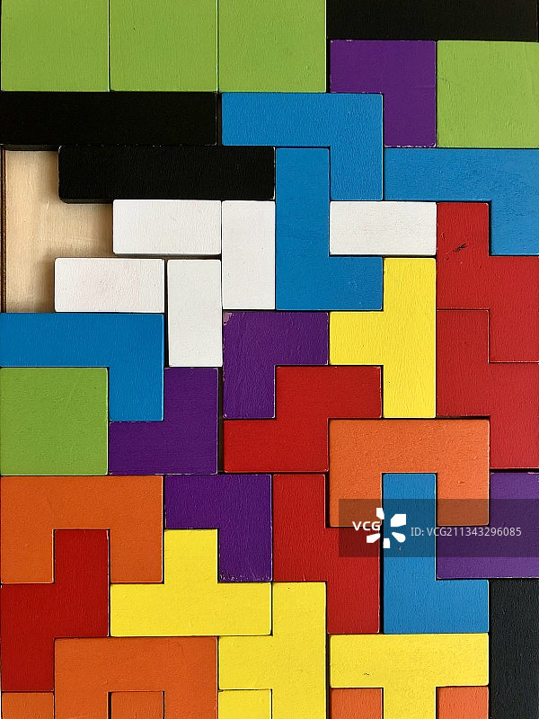 彩色玩具积木在桌子上的高角度视图，森尼维尔，加利福尼亚，美国图片素材