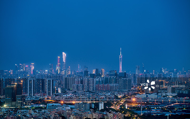广州城市天际线黄昏夜景图片素材
