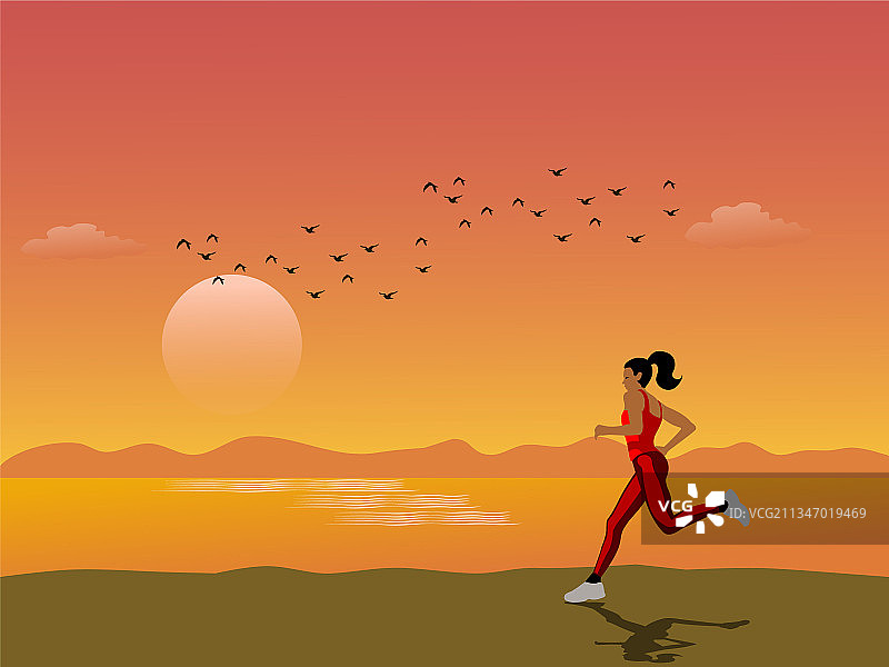 女人在日落的海滩上慢跑图片素材