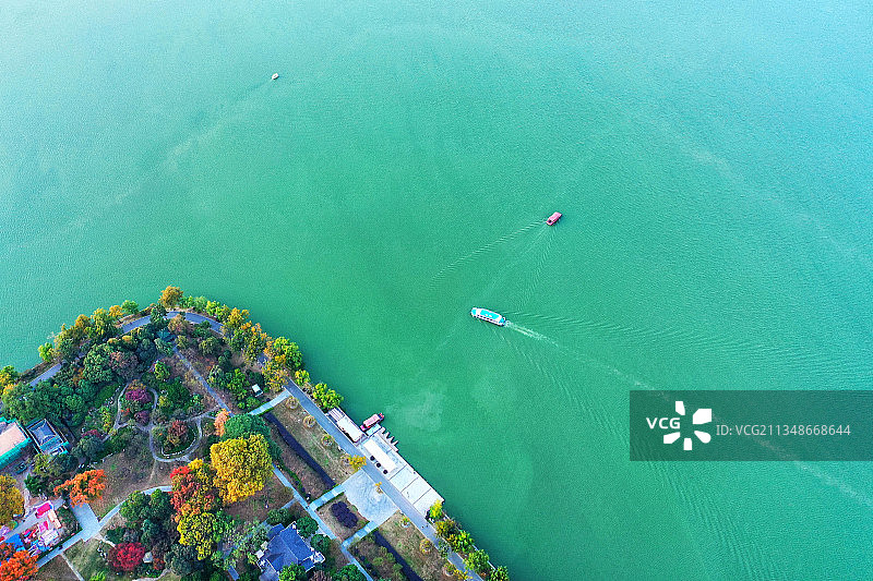南京玄武湖公园梁洲的秋色图片素材