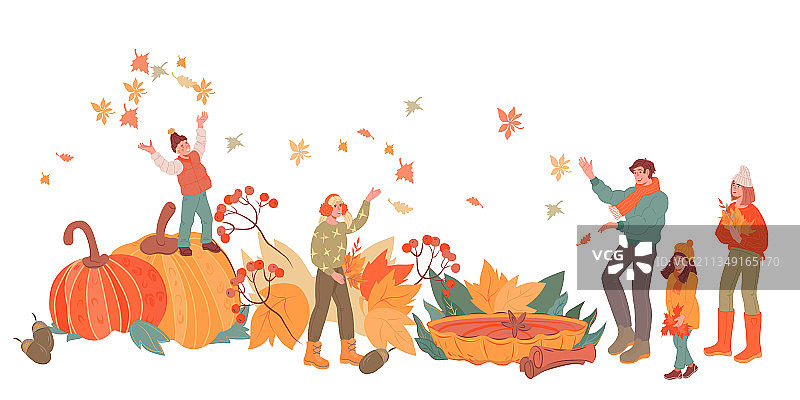 人们在玩树叶和问候秋天图片素材