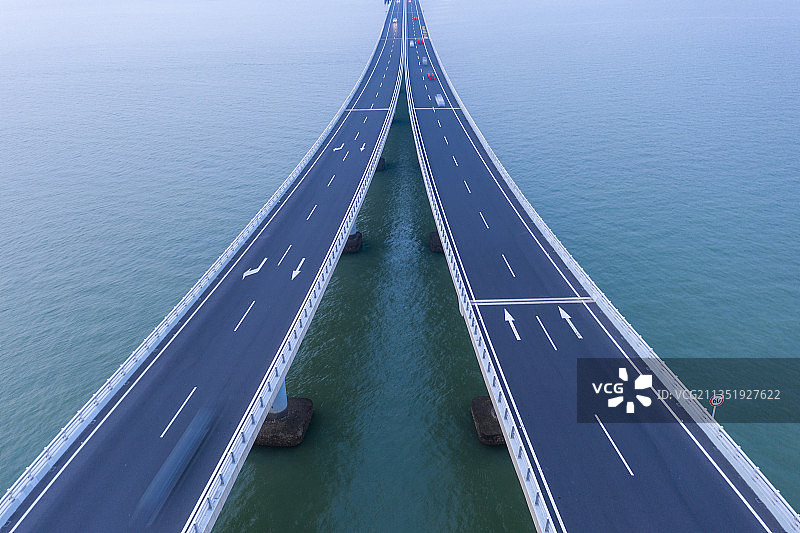 跨海大桥车流图片素材