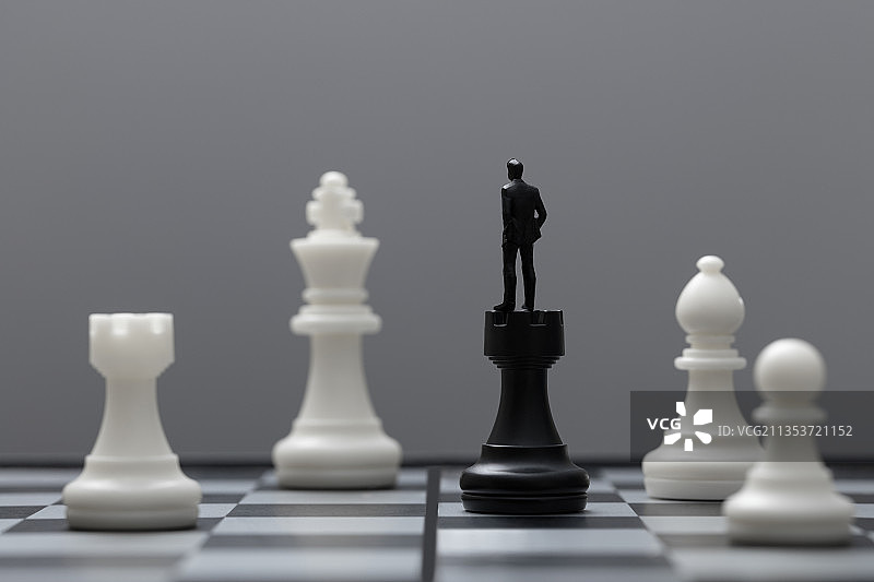 微缩创意棋盘国际象棋策略困境对抗挑战图片素材