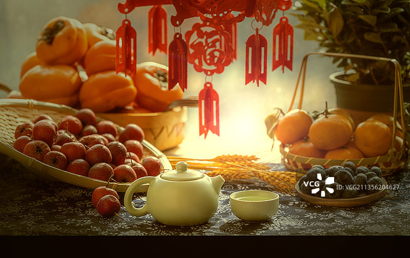 欢度中国节日 品茶 吃水果图片素材