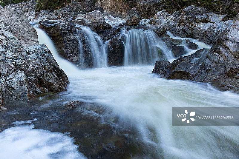 加拿大布罗德河森林瀑布的风景图片素材