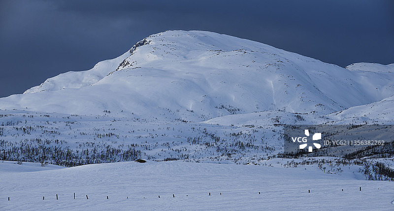 挪威，雪山与天空的风景图片素材