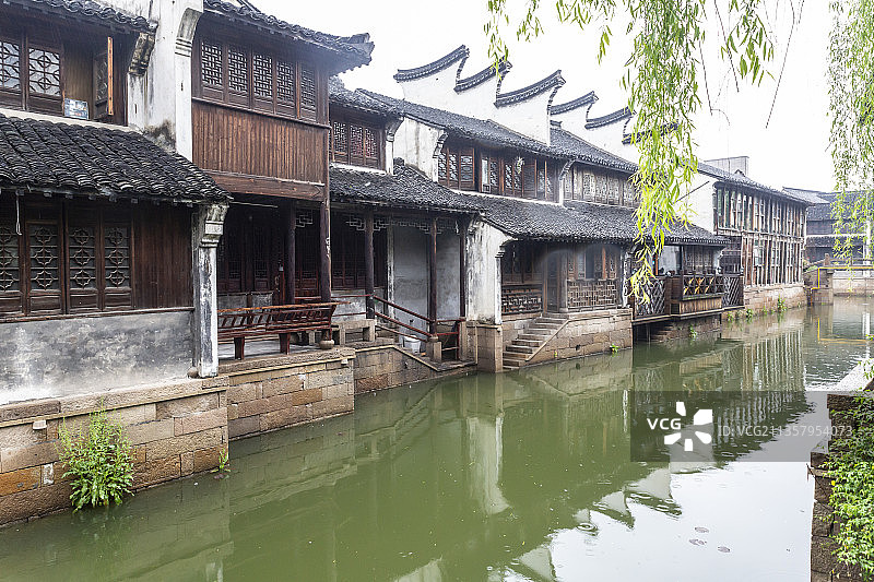 雨中的浙江嘉兴月河历史街区图片素材