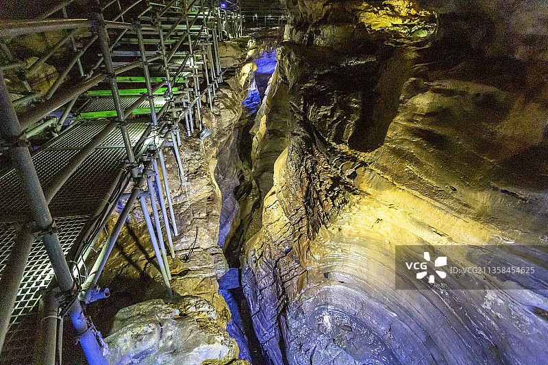 贵州省遵义市十二背后双河谷：地下裂缝图片素材