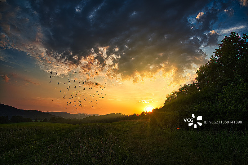 捷克共和国，日落时天空的风景图片素材