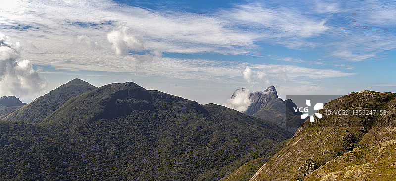 巴西，天空映衬下的山脉全景图片素材