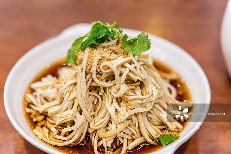 江苏扬州的传统著名小吃烫干丝图片素材