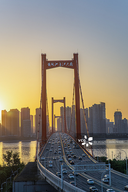 武汉市鹦鹉洲长江大桥汉阳江边视角图片素材