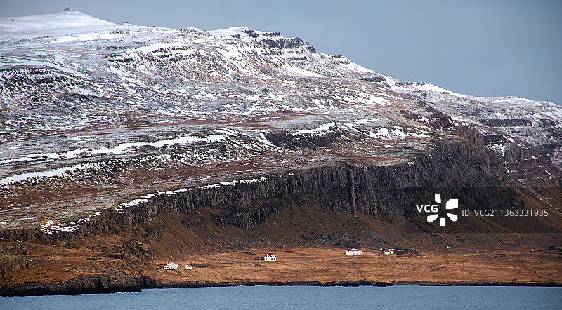 冰岛风景，雪山映衬天空的风景图片素材
