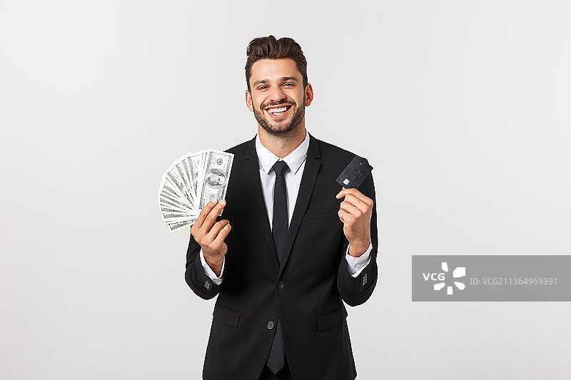 一个快乐微笑的男人的画像，手里拿着一堆钱，钞票和图片素材