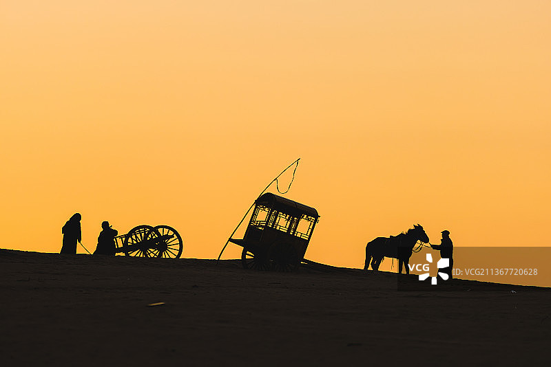 内蒙古奈曼旗宝古图沙漠日出图片素材