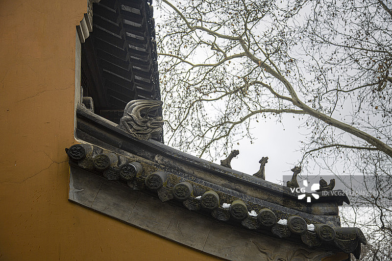 灵谷寺的黄墙与屋檐装饰物图片素材