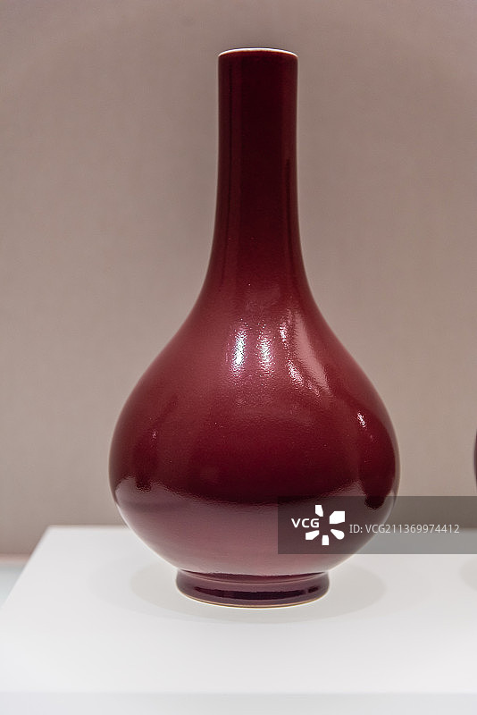 清乾隆霁红釉直口瓶图片素材
