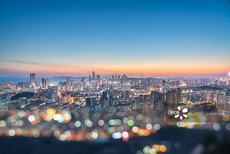 高视角青岛城市天际线夜景图片素材
