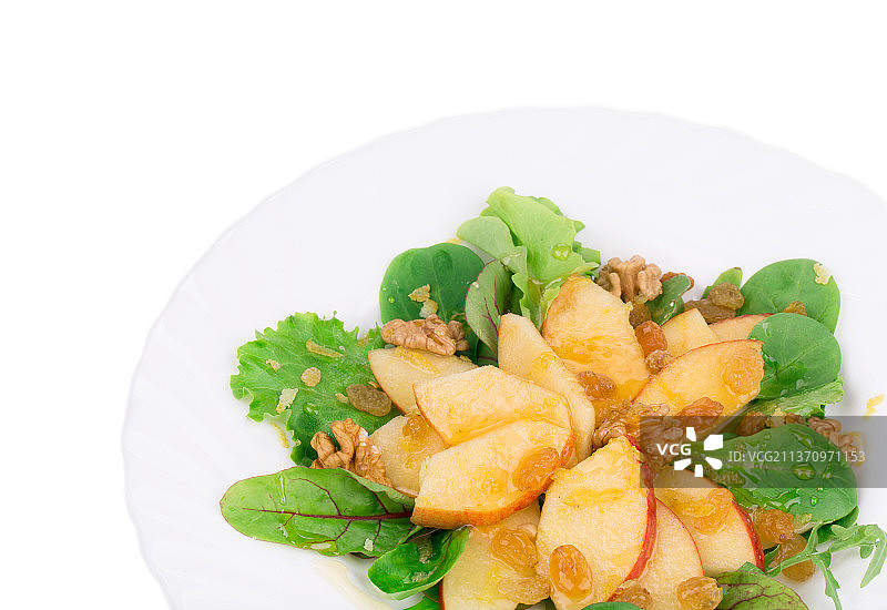 健康沙拉的特写，白色背景下盘子里食物的特写，摩尔多瓦图片素材
